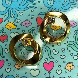 Stunning vintage gold earrings